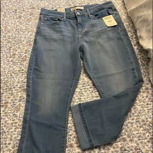 Brand new Levi Strauss Mid rise capri sz 8